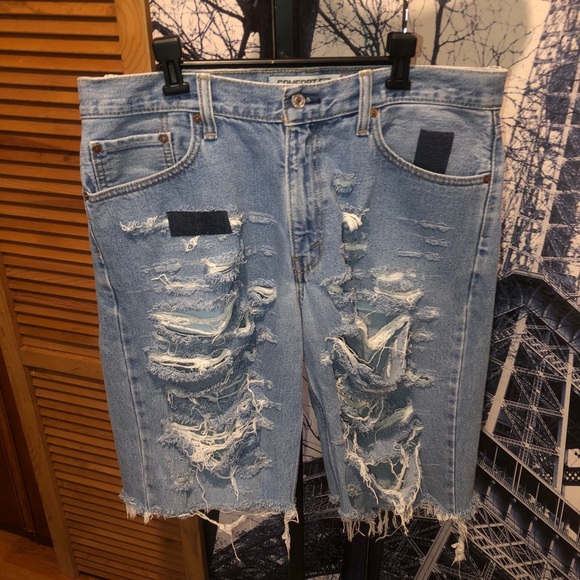 Graffiti Bridge Men’s Distressed Denim Shorts - Picture 5 of 8